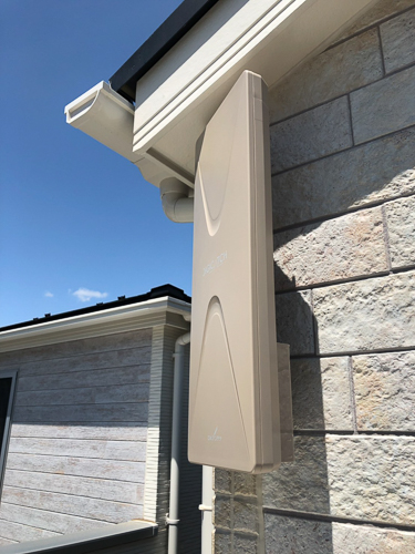 外壁に取り付けたデザインアンテナ