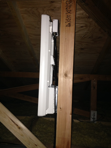 屋根裏に設置したデザインアンテナ