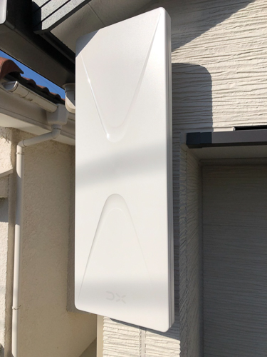 外壁に取り付けたデザインアンテナ