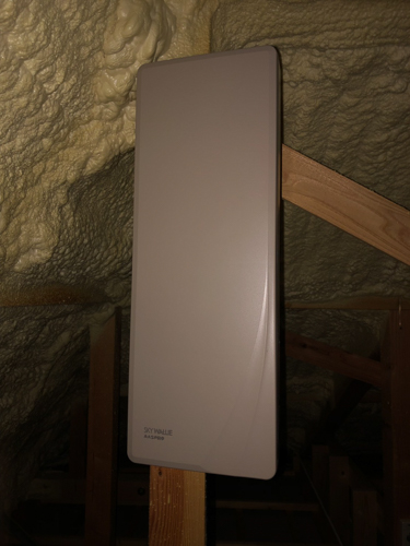 屋根裏に設置したデザインアンテナ