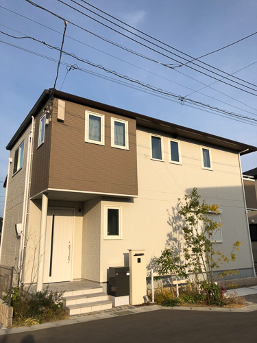デザインアンテナを取り付けた戸建住宅