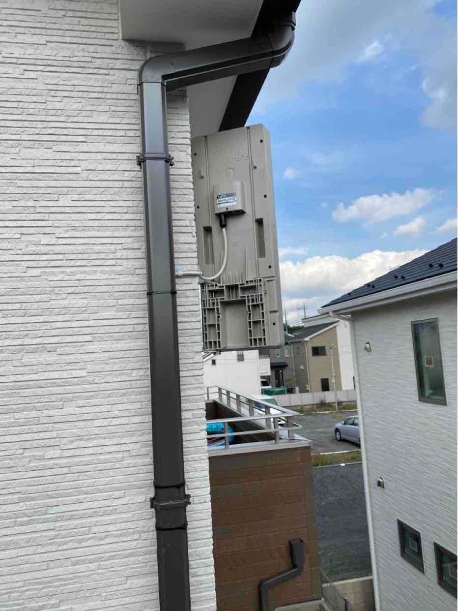 外壁に取り付けたデザインアンテナ