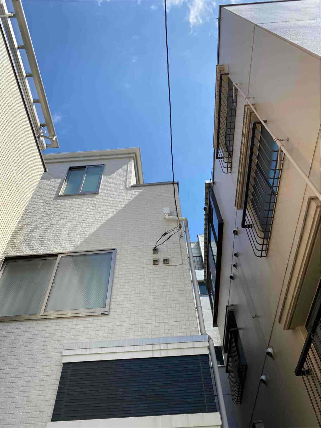 電線を引き込んだ戸建住宅