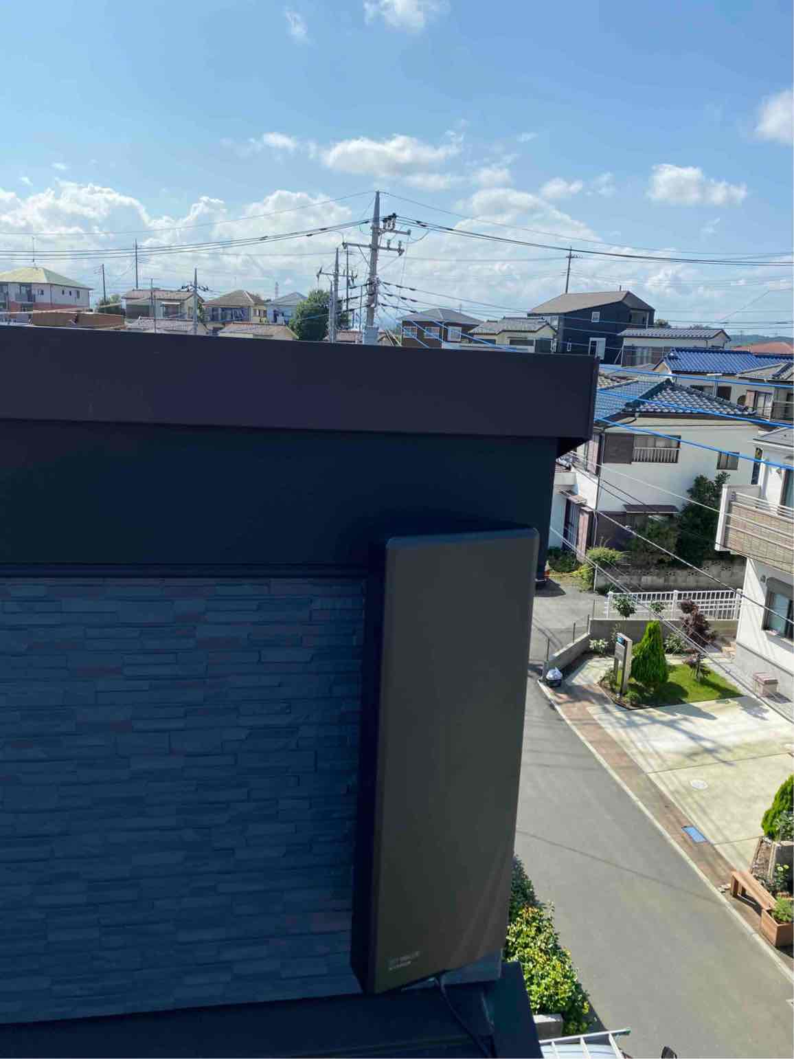 外壁に取り付けたデザインアンテナ