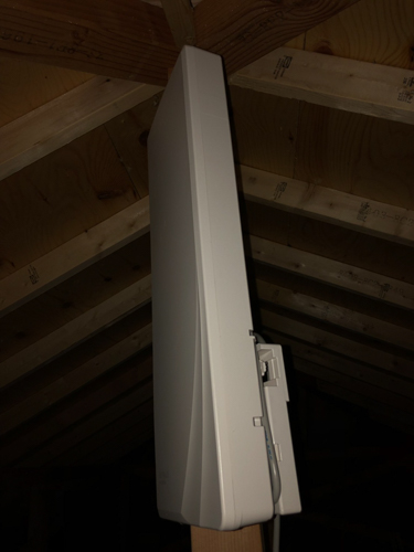 屋根裏に設置したデザインアンテナ