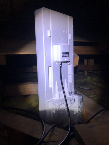 屋根裏に設置したデザインアンテナ