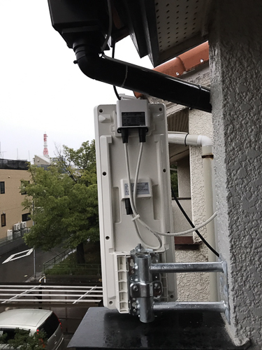 外壁に取り付けたデザインアンテナ