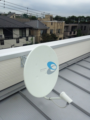 外壁に取り付けたBS/CSアンテナ