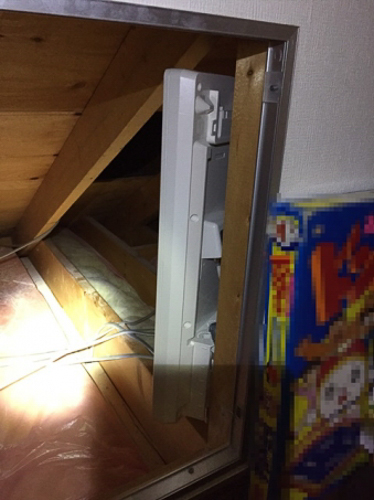 屋根裏に設置したデザインアンテナ