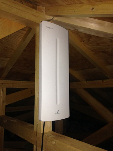 屋根上に設置したデザインアンテナ