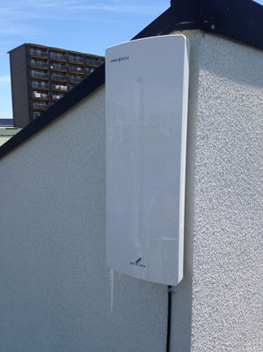 外壁に取り付けたデザインアンテナ