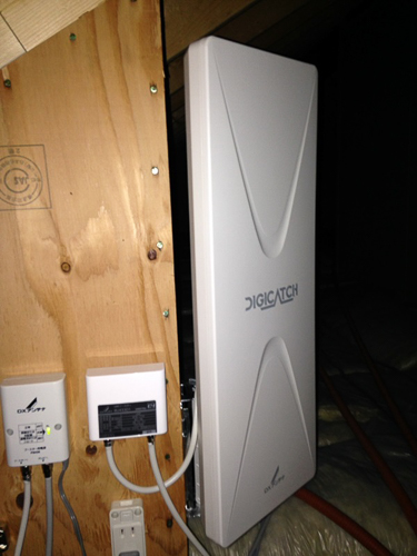 屋根裏に設置したデザインアンテナ