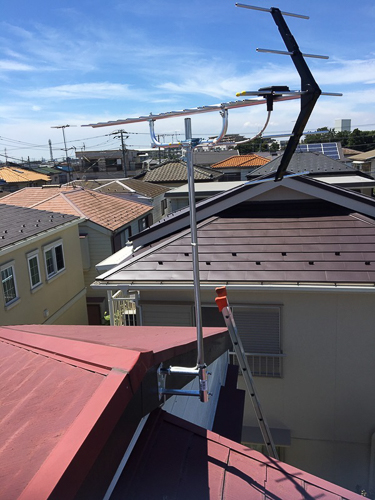 破風板に取り付けたUHFアンテナ