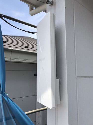 外壁に取り付けたデザインアンテナ