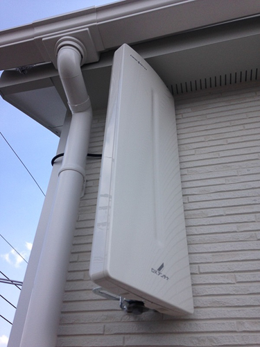 外壁に取り付けたデザインアンテナ