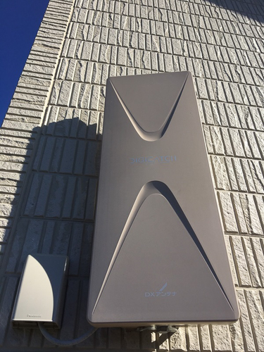 外壁に取り付けたデザインアンテナ