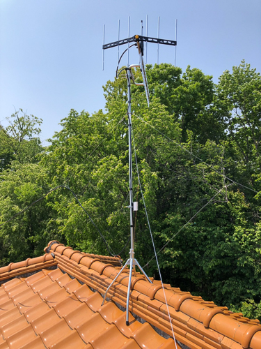 八木式アンテナの屋根上設置