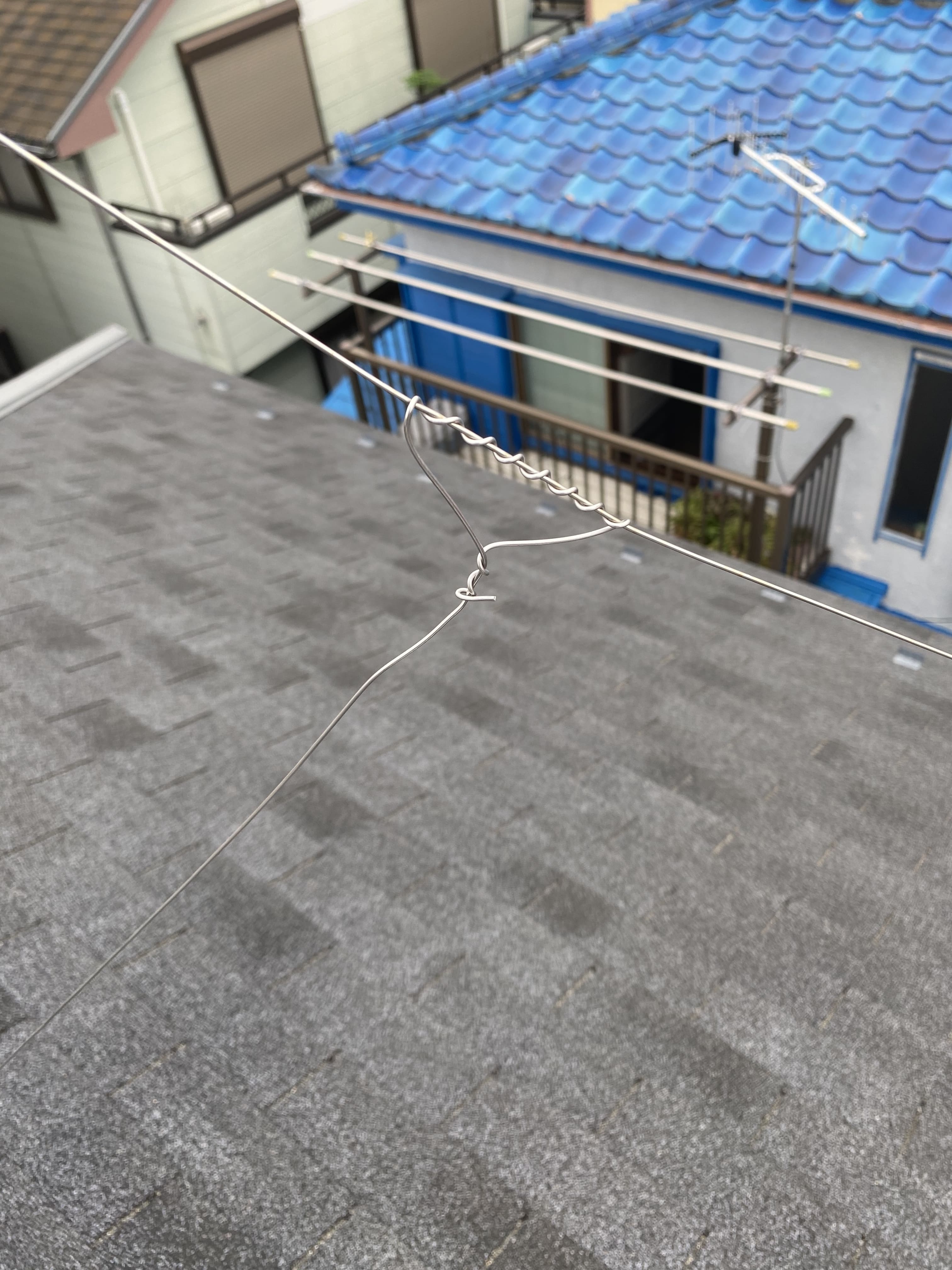 屋根上の支線