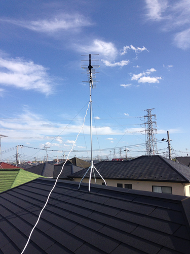 屋根上のテレビアンテナ