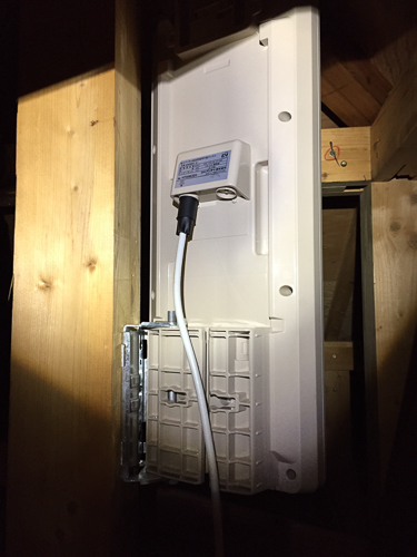 屋根裏のデザインアンテナ