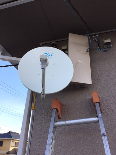 外壁のデザインアンテナとBS/CSアンテナ