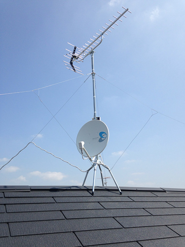 八木式アンテナとBS/CSアンテナの屋根上設置