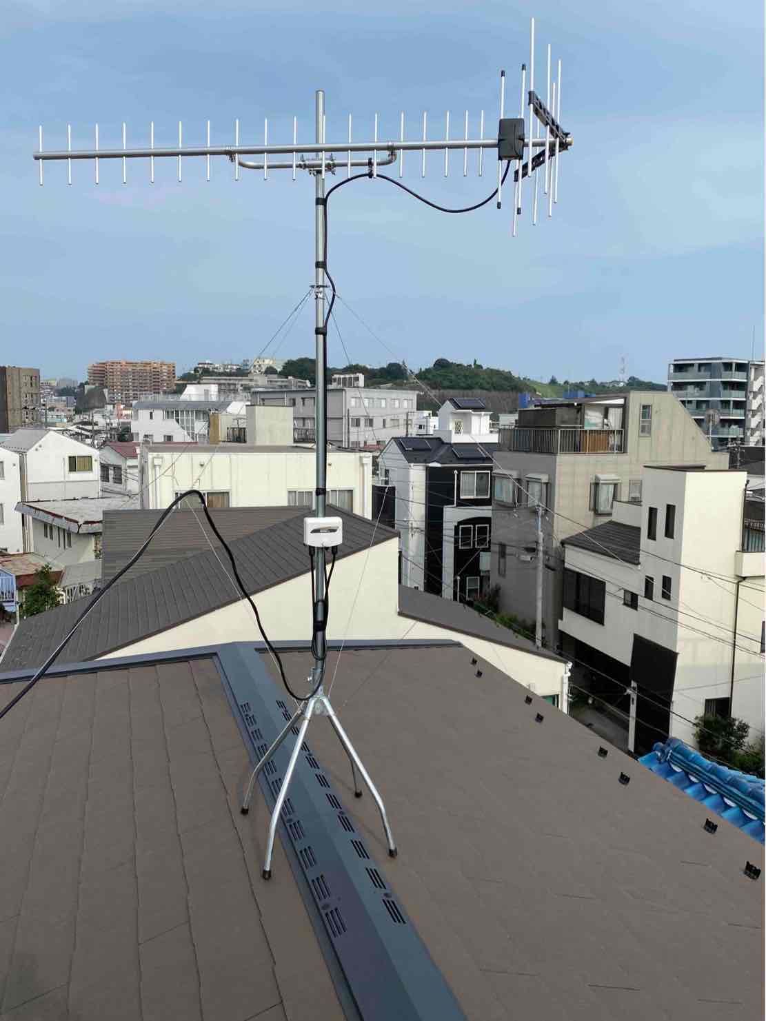 屋根上のUHFアンテナ
