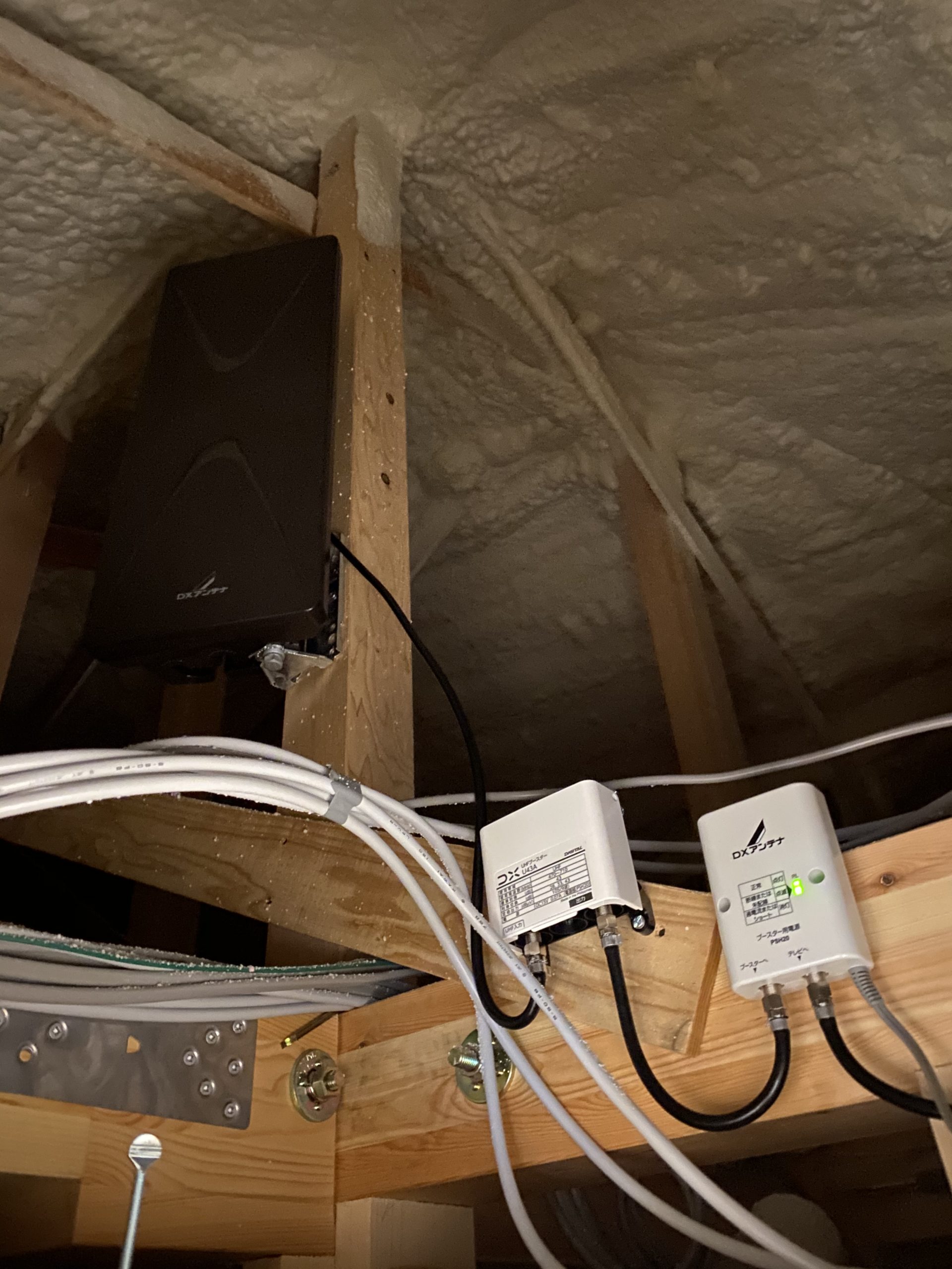 屋根裏の機器類