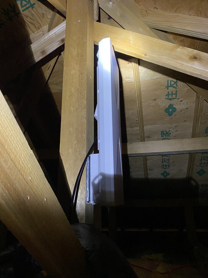 屋根裏のデザインアンテナ