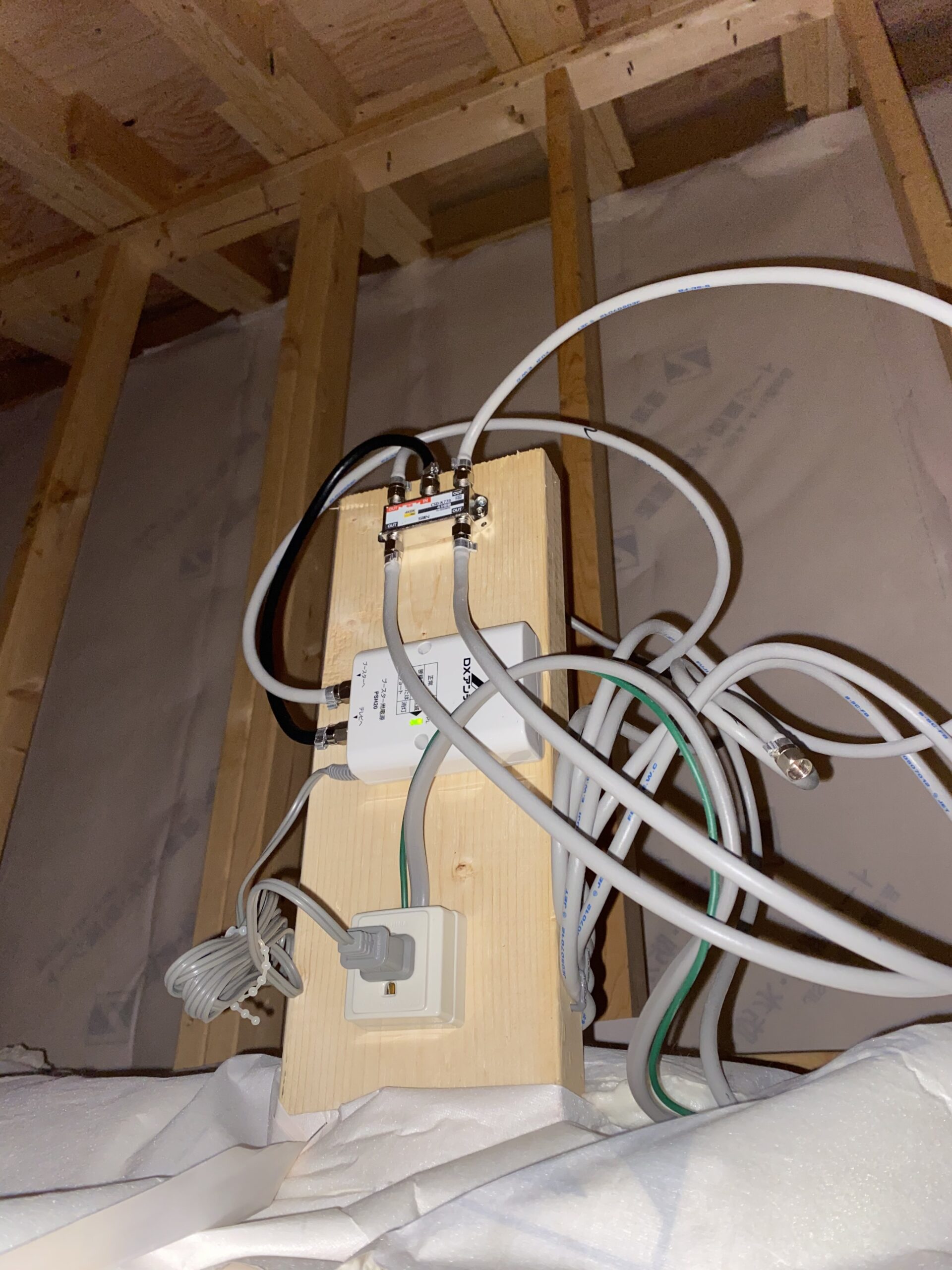 屋根裏の機器類