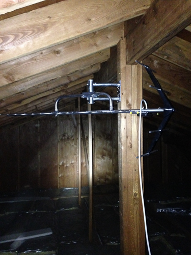 屋根裏のUHFアンテナ