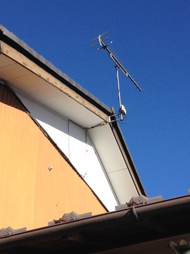 破風板のテレビアンテナ