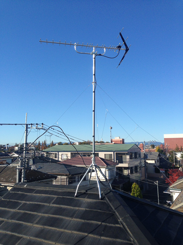屋根上のUHFアンテナ