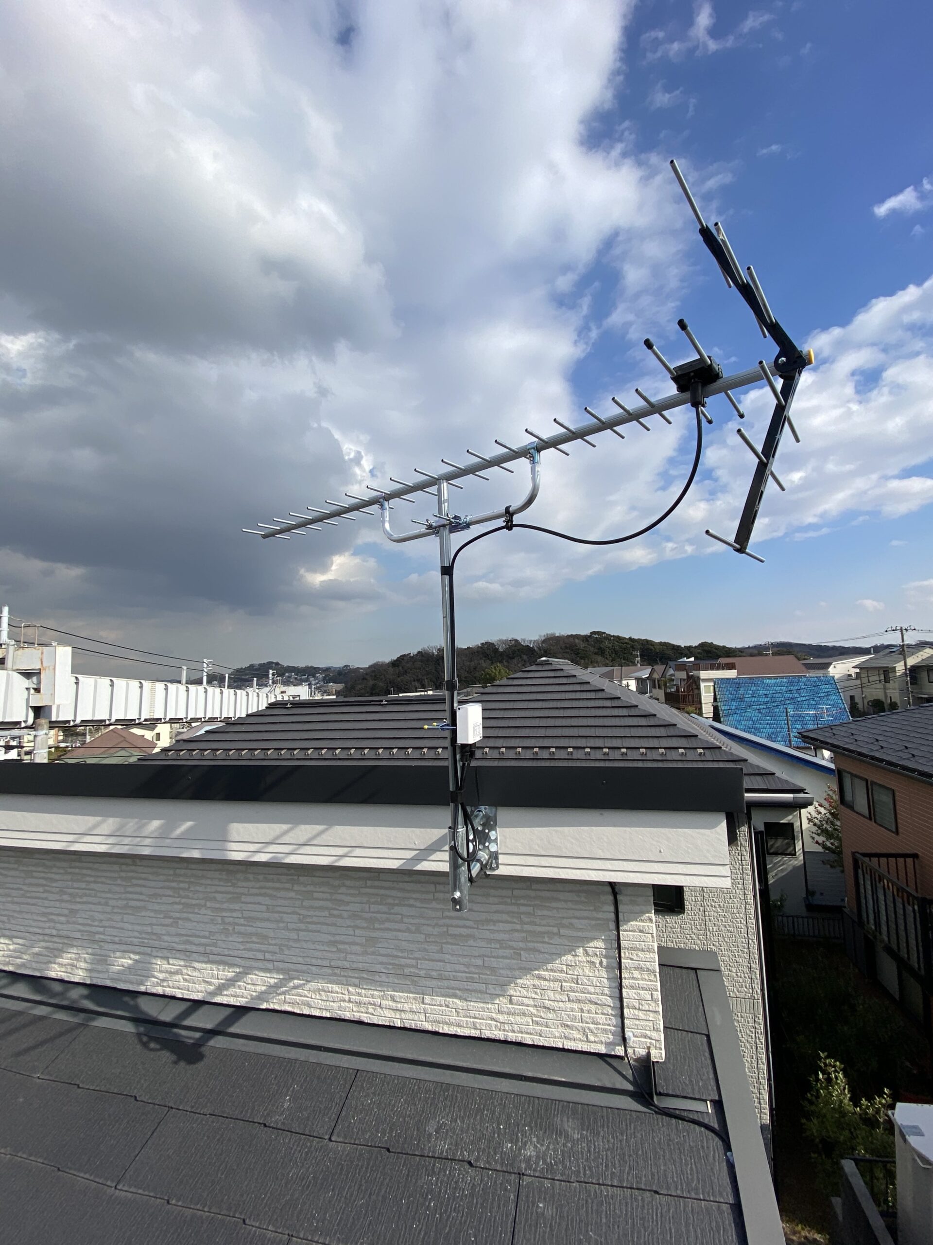 破風板のUHFアンテナ