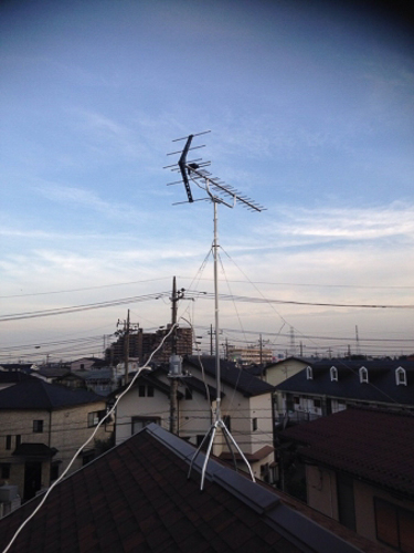 屋根上のUHFアンテナ