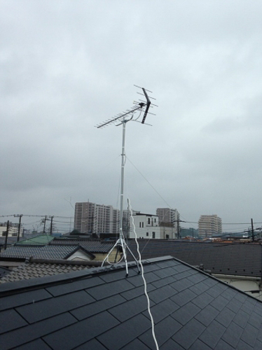 屋根上のUHFアンテナ