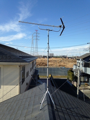 屋根上のUHFアンテナ