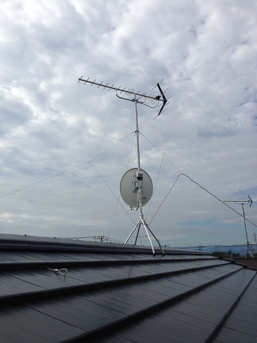 屋根上のテレビアンテナ