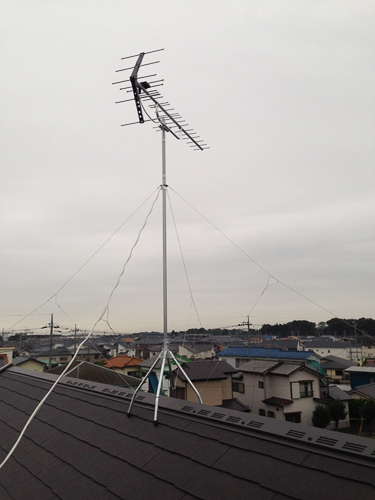 屋根上のUHFアンテナ