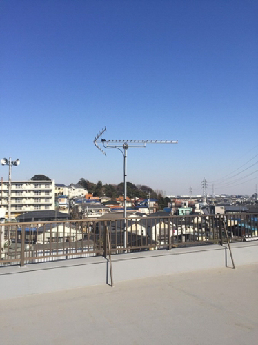 屋上のテレビアンテナ
