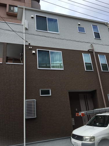 外壁に取り付けたデザインアンテナ