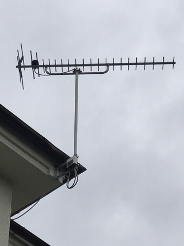 破風板に取り付けたUHFアンテナ