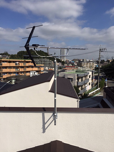 外壁に取り付けたUHFアンテナ