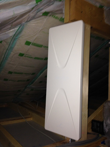 屋根裏に設置したデザインアンテナ