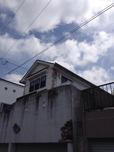 デザインアンテナを外壁に取り付けた戸建住宅