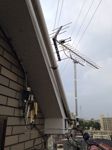 破風板に取り付けたUHFアンテナ