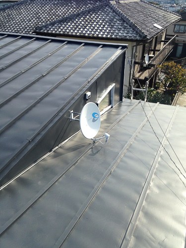 外壁に取り付けたBS/CSアンテナ