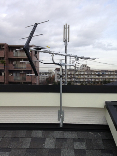 外壁に取り付けたUHFアンテナ