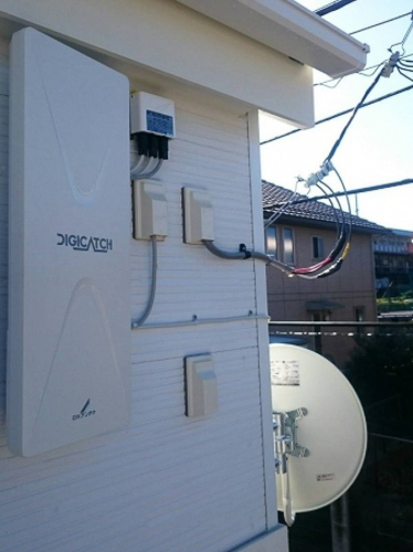 外壁に取り付けたデザインアンテナ