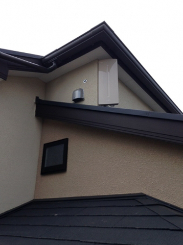 外壁に取り付けたデザインアンテナ